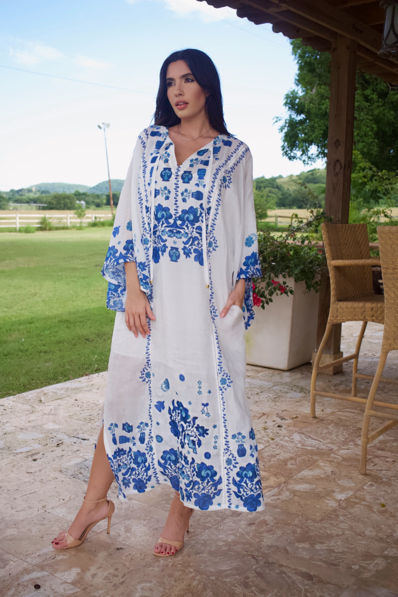 Elegant women's kaftans featuring flowy silhouettes, intricate details, and lightweight fabrics, perfect for resort wear, lounging, or casual chic occasions.