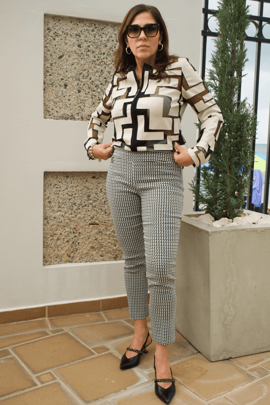 Women's black and white checkered print pull-on pants – stylish and comfortable for a trendy casual look.