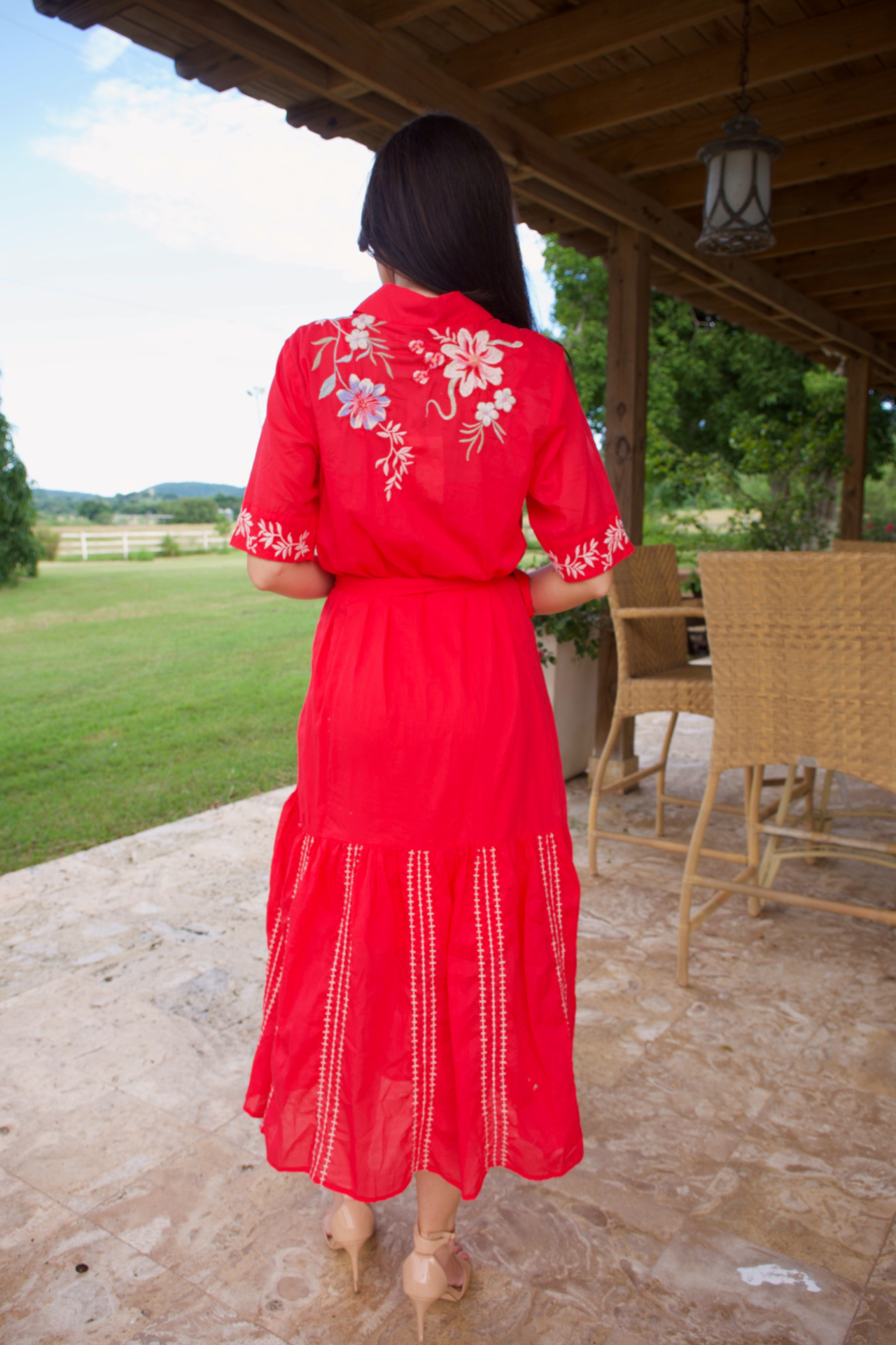 VESTIDO DE MUJER DE MANGA CORTA CON BORDADO FLORAL