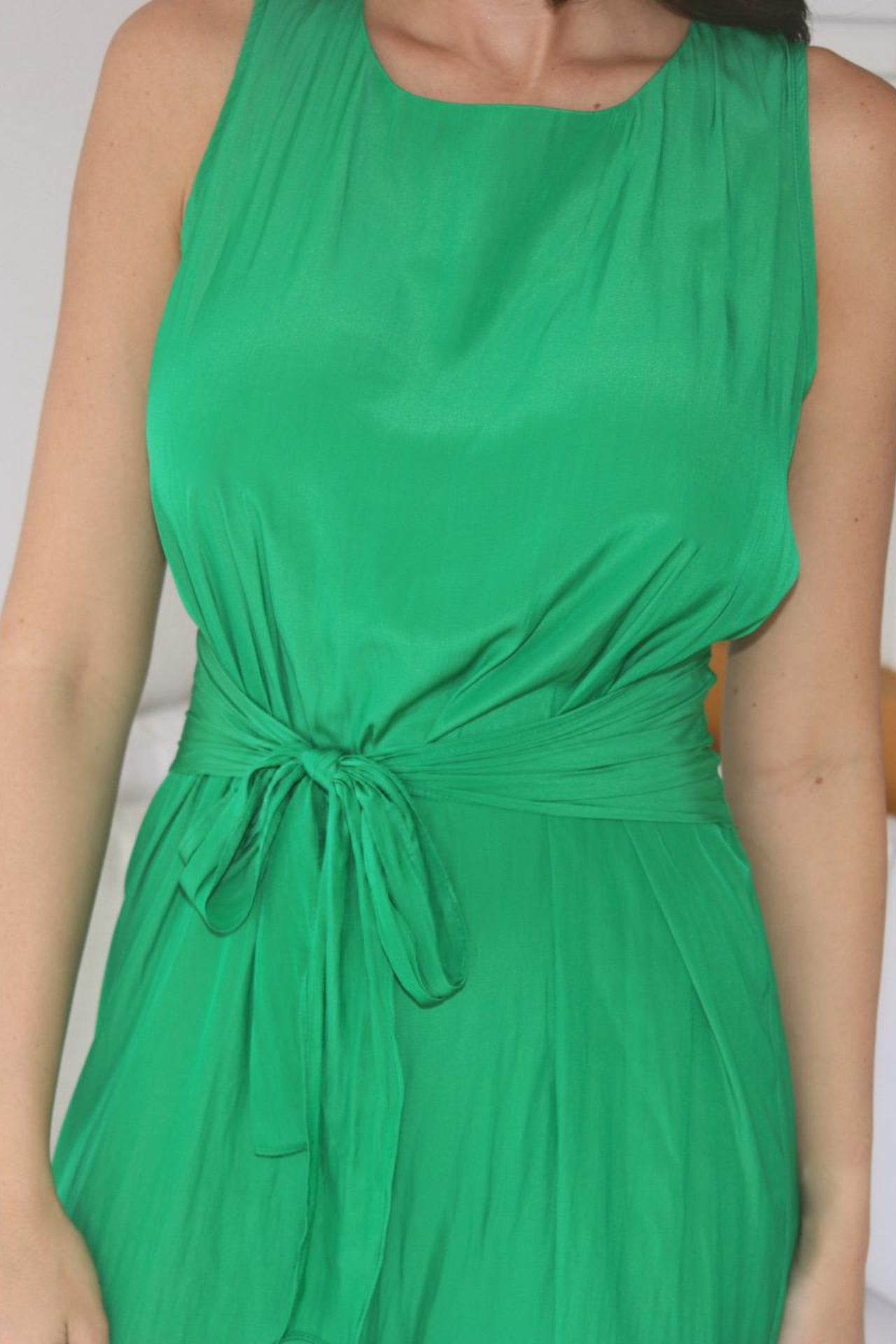 SLEEVELESS BELTED SATIN GREEN MIDI DRESS